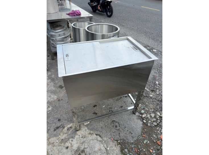 Thùng đựng nước đá có Chân di động, inox SUS 304  Cao cấp giá rẻ tại Sài Gòn Tphcm. kt: 50x80x40cm