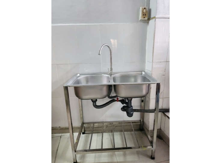  Bồn rửa chén bát 2 ngăn lớn inox có chân giá rẻ tại Bà Rịa - Vũng Tàu.